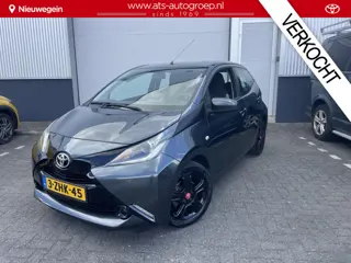 Toyota Aygo 1.0 VVT-i x-play  | Lm velgen met All Season Banden | Navigatie |