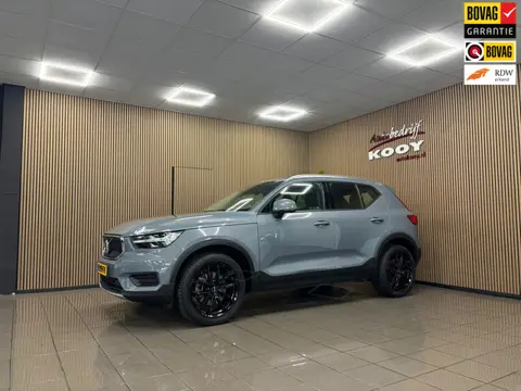 Volvo XC40 2.0 T4 Momentum Pro * Trekhaak / Harman/Kardon / NL auto / Dealer onderhouden *