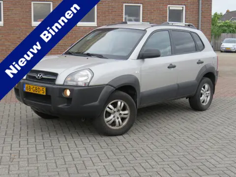 Hyundai Tucson 2.0i Dynamic * Rijklaarprijs incl. garantie * Trekhaak * Airco * Carplay Android NAVI
