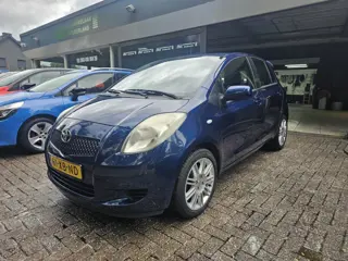 Toyota Yaris 1.3 VVTi Sol | 2E EIGENAAR | 12MND GARANTIE | AIRCO | ELEC RAMEN | LMV |