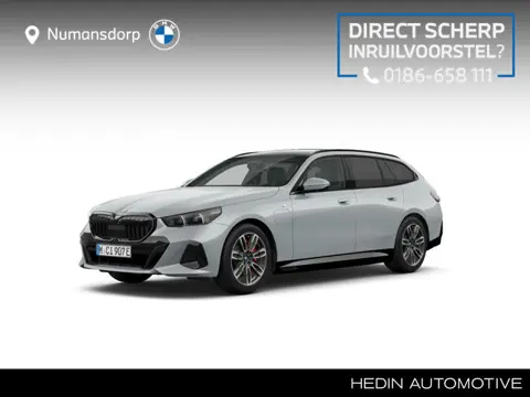 BMW 5 Serie Touring 550e xDrive M-Sport Pro | Driving Assistant Professional | Trekhaak | Panorama |