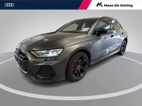 Audi A3 Sportback 45 TFSI e 272pk S edition Competition · SONOS Audio · Camera · Trekhaak · Stoelver