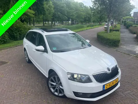 Škoda Octavia Combi 1.6 TDI DSG PANO VRS Keyless XENON DENON
