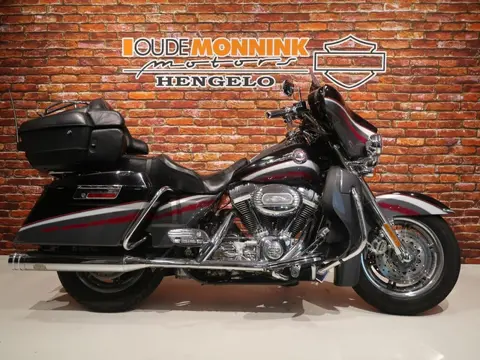 Harley-Davidson FLHTCUSE 1690 (bj 2006)