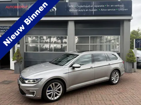 Volkswagen Passat Variant 1.4 TSI GTE Connected Series Plus Panodak,18Inch,Trekhaak,Camera 2016 Vol 