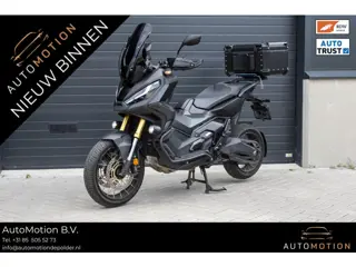 Honda X-ADV 750 | Akra| Mistlampen | Koffer | Smoked Windscherm