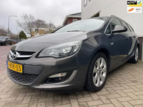 Opel Astra Sports Tourer 1.4 Turbo Business +/Navi/Climate-c/Cruise-c/Goed-onderhouden/Pdc/Trekhaak
