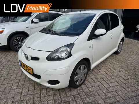 TOYOTA AYGO 1.0-12V Dynamic Navigator / Airco / Elek ramen / Navigatie / Documentatie en boekjes aanwezig.