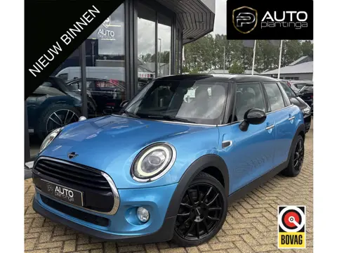 MINI 5-Deurs 1.5 Cooper Chili 136PK | PANO | NL AUTO | Luxe Stoelen | Parkeersensoren | Airco | Navi