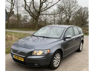 Volvo V50 2.4 Exclusive (bj 2005, automaat)