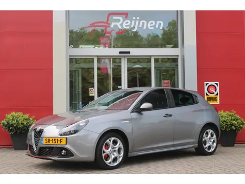 Alfa Romeo Giulietta 1.4 Turbo 170PK AUTOMAAT MultiAir SUPER | AFNEEMBARE TREKHAAK | NAVIGATIE | "BR
