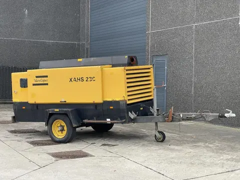 Atlas-Copco XAHS 236 MD - N (bj 2001)