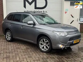 Mitsubishi Outlander 2.0 PHEV Instyle -Trekhaak-Schuifdak