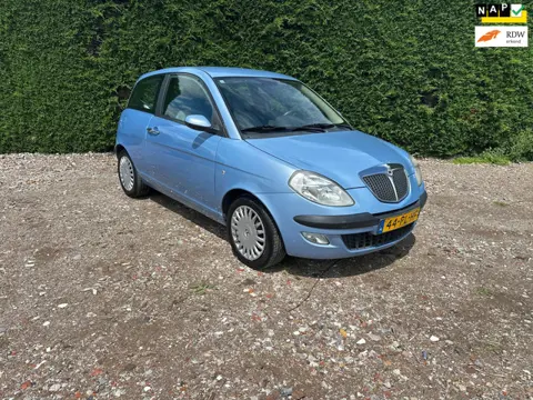 Lancia Ypsilon 1.2-16V Argento