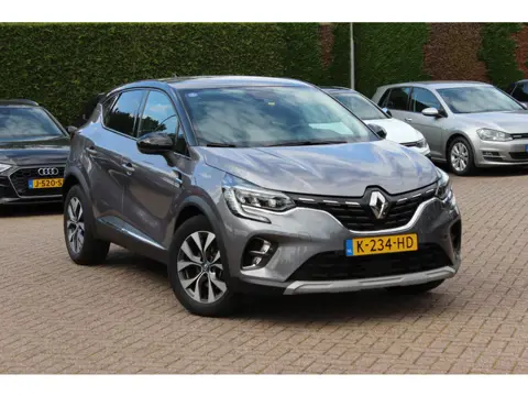 Renault Captur 1.6 E-Tech Plug-in Hybrid 160 Intens / Camera / CarPlay / Keyless / 17'' / DAB / Crui