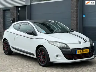 Renault Mégane Coupé 1.6 Dynamique Nieuw APK sportief uitstraling.