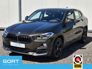 BMW X2 sDrive18i High Executive TREKHAAK!