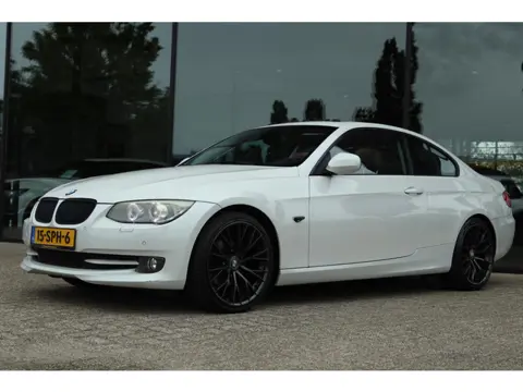 BMW 3-SERIE COUPÉ 320I BUSINESS LINE M-SPORT | SCHUIFDAK | XENON | HARMAN/KARDON | KEY-LESS | LEDER 