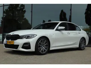 BMW 3-SERIE 320I EXECUTIVE EDITION M-SPORT | CARPLAY | HUD | NAVI | CRUISE | LED | STOELVERW. | AMBI