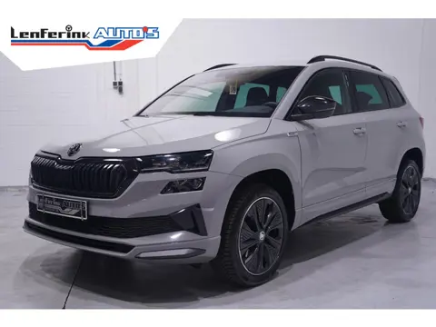 Skoda Karoq 1.5 TSI ACT Sportline Business NAP Camera Wegklapbare trekhaak Appple Carplay Stuur- en 