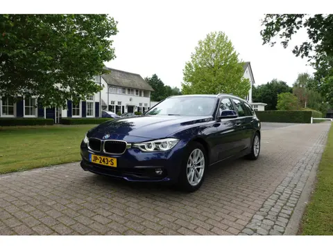 BMW 3 Serie Touring 330i Centennial Executive | Trekhaak | LED | Navi | PDC |