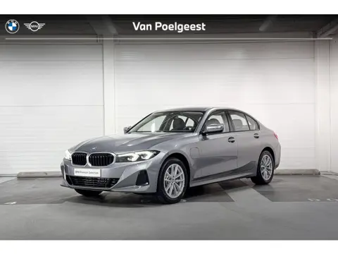 BMW 3 Serie Sedan 320e | Achteruitrijcamera | Cruise Control | Parking Assistant