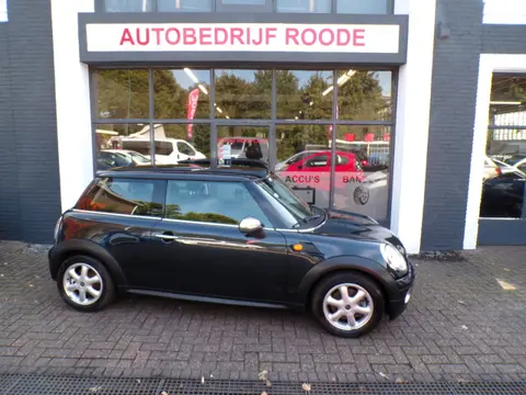 MINI Mini 1.4 One Pepper NIEUWE APK! LET OP DONDERDAG EN VRIJDAG TROPEN TIJDEN VAN 07:00 tot 14:00 !
