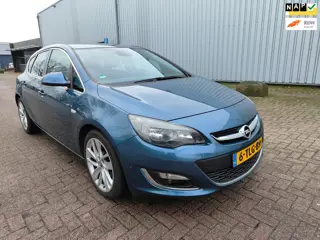Opel Astra 1.4 Turbo Sport (. Groot beeldscherm)