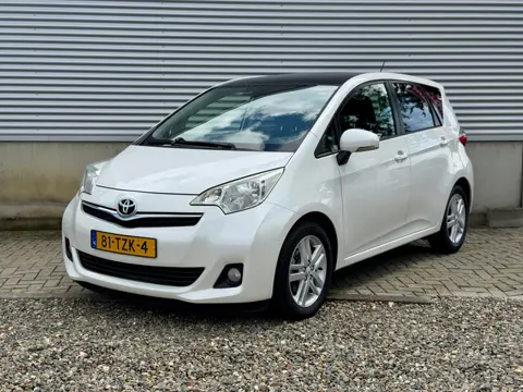 Toyota Verso-S 1.3 VVT-i Dynamic automaat | Pano, trekhaak, navi, camera |