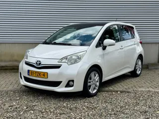 Toyota Verso-S 1.3 VVT-i Dynamic automaat | Pano, trekhaak, navi, camera |