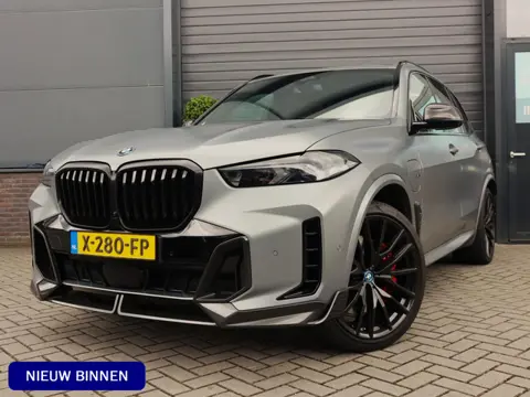 BMW X5 xDrive50e M Sport | Sky Lounge | M Stoelen | Carbon Exterieur/Interieur | trekhaak | Bomvol
