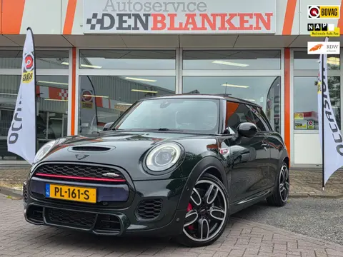 Mini Mini 2.0 John Cooper Works 231pk Chili Automaat BJ.2017 / Panodak / Leder / Head-Up / Camera / 