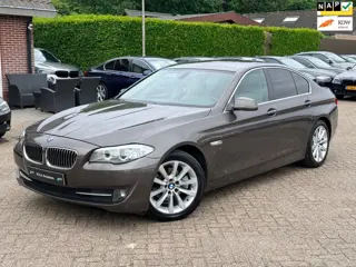 BMW 5-serie 520i Upgrade Edition|Nieuwe Ketting|Leder|Xenon|Navigatie|Climate control|Flippers|Cruis