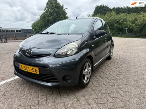 Toyota Aygo 1.0 VVT-i Now_AIRCO_LM VELGEN_NETTE AUTO