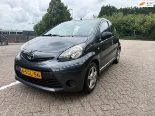 Toyota Aygo 1.0 VVT-i Now_AIRCO_LM VELGEN_NETTE AUTO