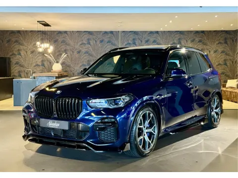 BMW X5 xDrive45e I M-Zetels I Luchtvering I SkyLounge I VOL!