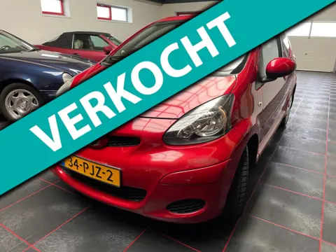 Toyota Aygo 1.0-12V Aspiration Red Navigator Automaat