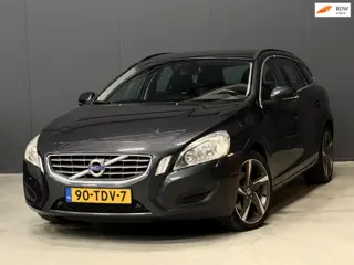 Volvo V60 1.6 T3 Momentum NAVI/PDC/CRUISE/TREKHAAK/6-BAK | KEURIGE AUTO !
