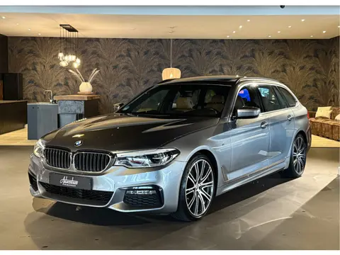 BMW 5 Serie Touring 520i M-Sportpakket I 20" I Pano I Head-Up