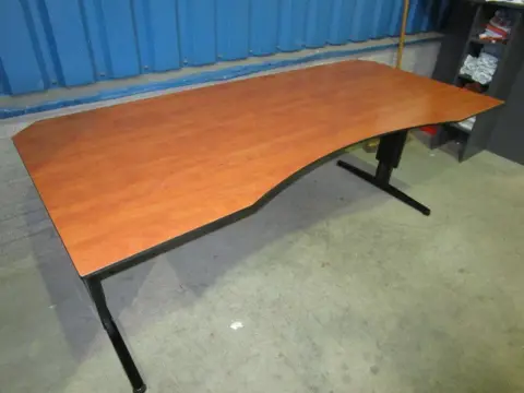 *Bureau B200xD90cm. 5x vr