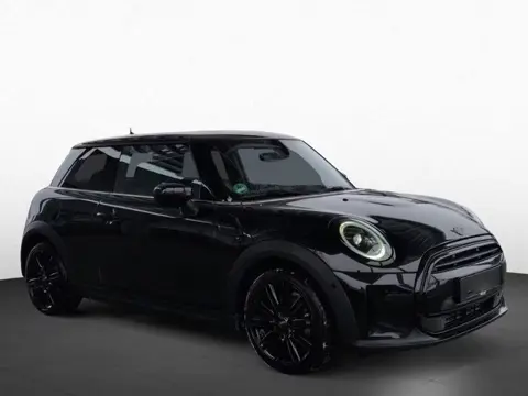 MINI 1.5 Cooper Classic (100kW/136pk) ** LED, VOL-LEDER, VIRTUAL, PANO, KEYLESS, H&K, CAMERA, 17-inc