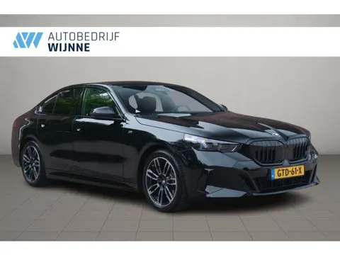 BMW 5-serie 520i 190pk Aut. M Sport | Panoramadak | Carbon | 360° Camera | Keyless | Head-Up Display