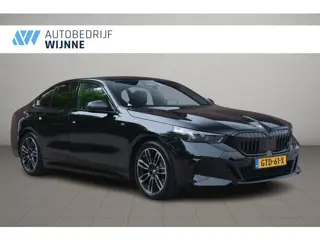 BMW 5-serie 520i 190pk Aut. M Sport | Panoramadak | Carbon | 360° Camera | Keyless | Head-Up Display