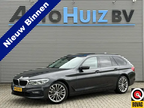 BMW 5 Serie Touring 530i Executive Sport Line Head-Up Display Panoramadak LED DAB Achteruitrijcamera