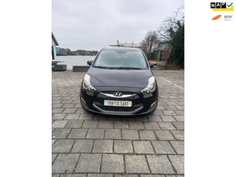 Hyundai Ix20 1.4i i-Catcher,1eigenaar/km.nap/cruise Controle/panorama dak/aluminium velgen