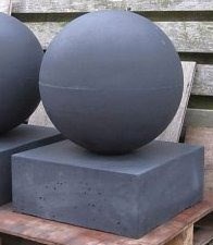 Betonnen bollen voor in de tuin shop je hier