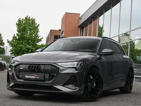 Audi e-tron 55 Quattro S edition 408pk 95 kWh RS-Zetels Pano 22-Inch B&O Lucht M-Led Keyless Tr.Haak
