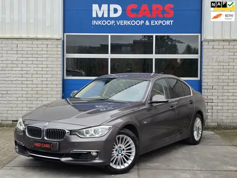 BMW 3-serie 320i Upgrade Edition AIRCO/CR CONTROL/NAVI/LEER