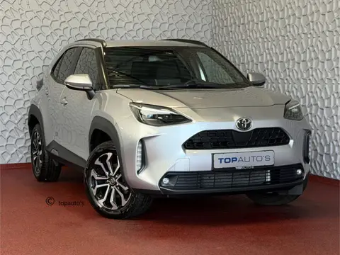 Toyota Yaris Cross 1.5 HYBRID DYNAMIC STOEL/STUUR VERW. 17''LMV KEYLESS CAMERA LED ZWARTE HEMEL ✅ To