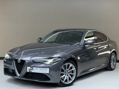 Alfa Romeo Giulia 2.0T Super, 200Pk, 2020, 1ste eigenaar, Volledig onderhouden, Panoramadak, Climate